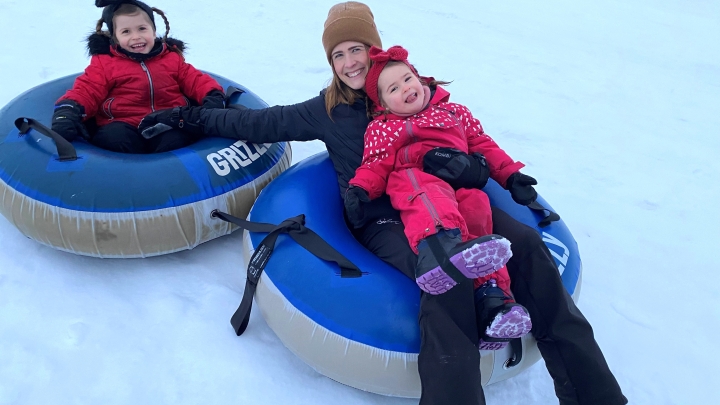 Prêt de tubes de glisse et trottinettes des neiges