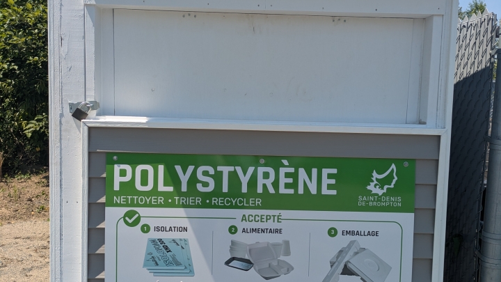 Arrivée d'un bac de récupération du polystyrène